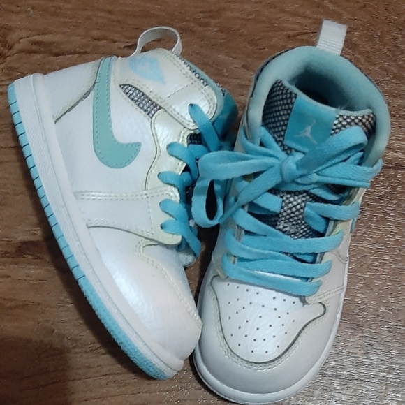 Jordan's 1 toddler size 7c - Picture 3 of 5